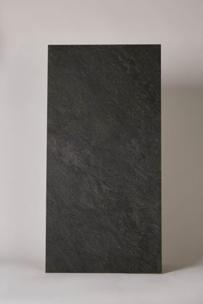 Gres imitacja kamienia - LA FABBRICA Storm dark 60x120 cm. Mrozoodporna płytka gresowa na podłogę i ścianę w ciemnym kolorze od włoskiego producenta La Fabbrica.