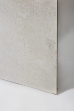 Gres imitacja kamienia - Absolut Keramika Java pearl 80x80 cm. Płytki perłowe, jasne, imitujące kamień na podłogę lub ścianę do łazienki, kuchni, salonu.