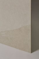 Gres imitujący kamień - CAESAR Slab snow 60x60 cm. Płytka gresowa, włoska, matowa, podłoga lub ściana.