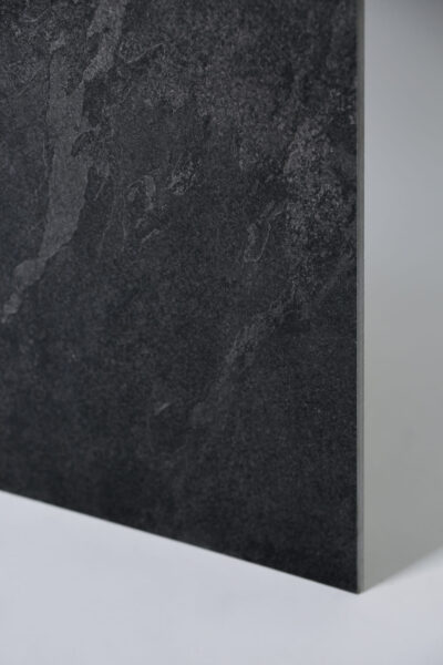 Gres łupek - ROCERSA Axis black 60x120 cm. Czarna, hiszpańska płytka gresowa, mrozoodporna, rektyfikowana na podłogę i ścianę, imitująca kamień.