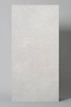 Kafle imitacja kamienia, jasnoszare - Impronta Limestone White 60x120cm. Włoskie gresy imitujące kamień na podłogę i ścianę z matową powierzchnią.
