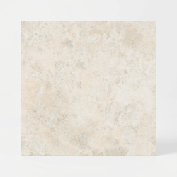 Płytka Novabell Landstone Raw White 120x120 – włoski gres imitujący wapień. Jasny, ciepły krem, mat, R10 A+B, 9 mm, rektyfikowana. Na podłogę i ścianę.