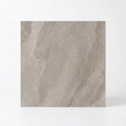 Fondovalle Slaten Stone Sand 120x120 – włoski gres jak kamień łupany w ciepłym odcieniu greige. Struktura 3D Texture, rektyfikacja, 8,5 mm, R10.
