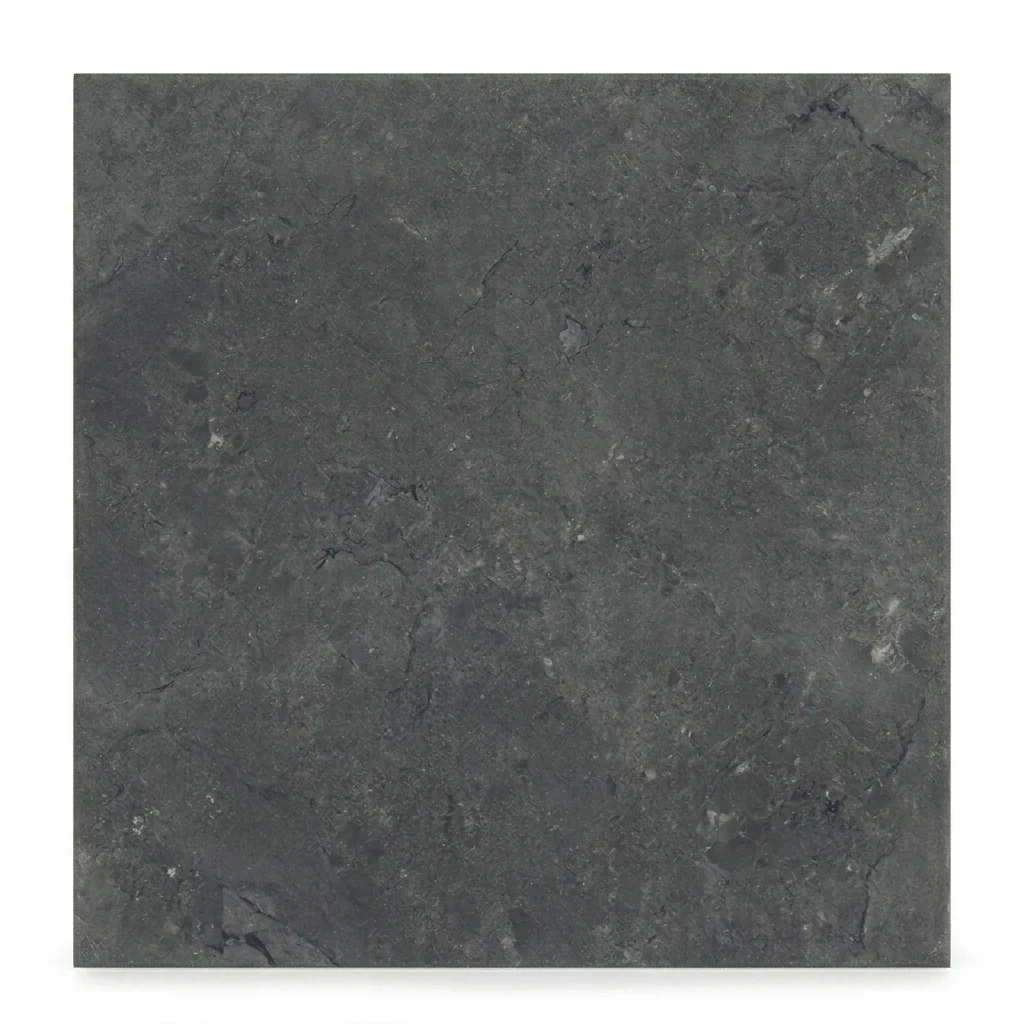 La Faenza Algarve Dark Grey 120x120 – włoski gres barwiony w masie, imitujący ciemnoszary kamień z mineralnym rysunkiem. Matowa, 6,5 mm, R10.