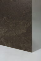Płytki ala kamien - Peronda Museum CHICAGO MOON SP/100X100/R. Flizy w dużym formacie 100x100 cm z efektem kamienia w ciemnym odcieniu brązu na podłogę i ścianę.