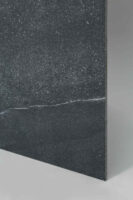 Płytki grafitowe - COLORKER Madison grafito. Płytki gresowe, imitujące kamień z białymi żyłkami na podłogę lub ścianę w formacie 59.5×119.2cm