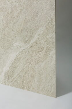 Płytki imitujące kamień na podłogę - Peronda Museum Strond Oat SP 100x100 cm. kafle do łazienki w odcieniach beżu z powierzchnią pokryta reliefami od hiszpańskiego producenta Peronda Museum