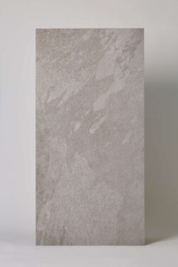 Płytki imitujące kamień, szare - ROCERSA Axis grey 60x120 cm. Hiszpańska fliza o wyglądzie kamienia - łupek w szarych odcieniach na podłogę i ścianę.