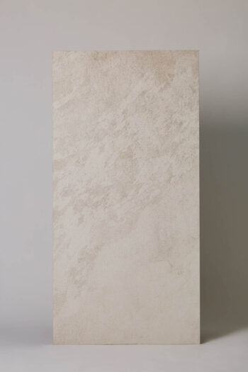 Płytki imitujące łupek - ROCERSA Axis white 60x120 cm. Płytka hiszpańska, gresowa, rektyfikowana, mrozoodporna, podłoga, ściana, matowa w jasnym kolorze.