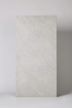Płytki kamieniopodobne - LA FABBRICA Storm salt 60x120 cm. Gres w jasnoszarym kolorze, imitujący kamień na podłogę i ścianę z włoskiej fabryki LA FABBRICA.