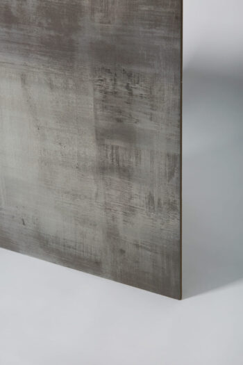 Gres ala beton - Absolut Keramika Corfu MG 60x60 cm. Ciemno - szara płytka z powierzchnią satynową i efektem betonu na podłogę lub ścianę.
