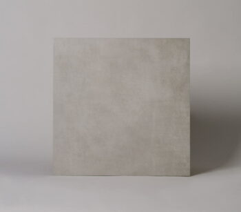 Gres beton, duży format - Sintesi flow white ret 121x121 cm. Włoska płytka gresowa, imitująca beton z matową, jasnoszara powierzchnią na podłogę i ścianę. Płytki wielkoformatowe.