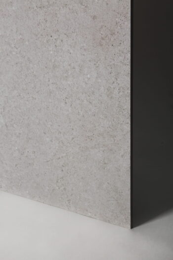 Gres mrozoodporne - CIFRE Norwich White N-Plus Rect. R10 60x120 cm. Hiszpański gres na podłogę lub ścianę w kolorze jasnoszarym, imitujący beton. Powierzchnia matowa z widocznymi żyłkami.
