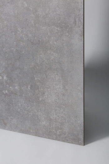 Kafelki imitujące beton 120x60 - Absolut Cozumel. Hiszpańska szara płytka idealanie odwzorowująca beton - widoczne przebarwienia, przetarcia.