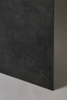 Płytki ciemnoszare - CIFRE Nexus antracite 120x60 cm. Płytka imitująca beton w ciemnym szarym odcieniu z matową powierzchnią. Gres na podłogę i ścianę.
