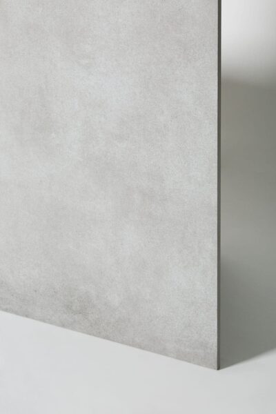Płytki podłogowe imitacja betonu - APE Work b cenere 60x120 cm. Płytki z efektem betonu w kolorze szarym od włoskiego producenta płytek gresowych Ape Ceramica