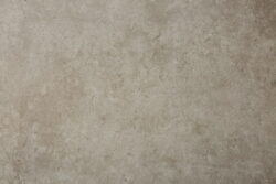 Płytki szare podłogowe - Ceramiche Italiane Materika silver. Powierzchnia włoskiej płytki imitującej beton z żyłkami.