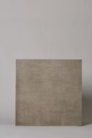 Płytki taupe - SINTESI Flow taupe 60x60 cm. Płytka gresowa na podłogę i ścianę, imitująca beton w kolorze szarobrązowym z matową powierzchnią.