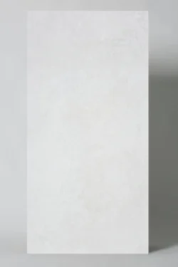 Satynowy gres jasnoszary imitujący beton 60x120 Vitacer Koru Light. Płytki podłogowo - ścienne.
