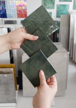 Ciemnozielone płytki do łazienki Harmony SAMIRA GREEN LT 10,7X10,7