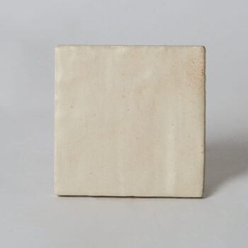 Płytki 10x10 matowe - Peronda Harmony Sahn Sand. Hiszpańskie małe, kwadratowe kafelki ceramiczne, ścienne. Płytki z efektem rzemieślniczym i nierektyfikowanymi krawędziami.