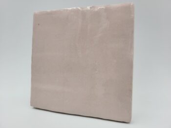 Różowe płytki ceramiczne - Harmony RIAD PINK 10x10 cm. Śliczna, różowa płytka ścienna z błyszczącą, nierówną powierzchnia.