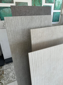 Kafle imitujące lamele, imitacja kamienia- Impronta Limestone Riga 60x120cm. Trójwymiarowe płytki, ścienne z efektem kamienia.