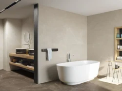BALDOCER Bayona Ivory 60x120 mat - Beżowa płytka gresowa imitująca marmur, na ścianie w łazience.