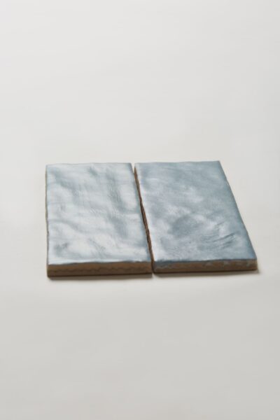 Błękitne płytki łazienkowe, matowe - Peronda Harmony SAHN SKY 6.5x20cm. Kafelki do łazienki na ścianę z nieregularną - rzemieślniczy wygląd powierzchnią .