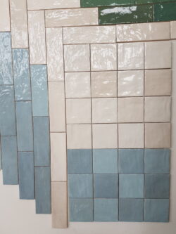 Błyszczące płytki do łazienki