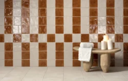 Brązowe kwadratowe ścienne płytki Harmony HANA Caramel 12x12. Krawędzie nieregularne, styl rzemieślniczy