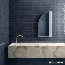 EQUIPE Coco Blue Night 5x15cm błyszczące, ciemnoniebieskie, małe kafelki w łazience na ścianie