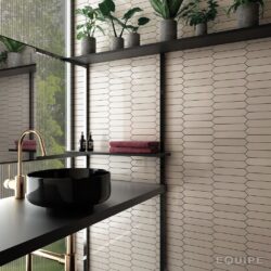 Kremowe płytki łazienkowe - Equipe Arrow Gardenia cream 5x25 cm. Małe płytki heksagon na ścianę do łazienki.