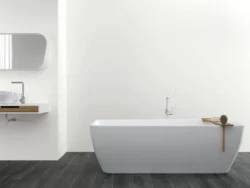 Łazienka z białymi płytkami na ścianie Baldocer NEVE SATIN RECTIFICADO 40x120cm