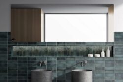 Niebieskie kafelki do łazienki - Estudio Amazonia Sapphire 6,5x20 cm. Kafelki na ścianę w odcieniach koloru niebieskiego z błyszczącą powioerzchnią.