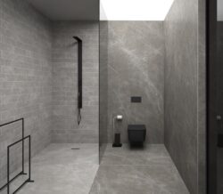 Nowoczesna szara łazienka z płytkami marmurowymi na podłodze o ścianie AZUVI Aran grey 60x120cm. Płytki szary marmur z białymi żyłkami.