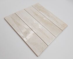 Płytki beżowe ścienne, dekor - Harmony Bari Sand Decor 6x24,6 cm. Płytki w małym formacie z błyszczącą, przetartą powierzchnią 3D.