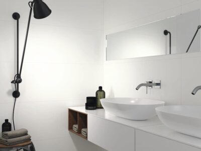 Płytki białe matowe łazienka - APE Silk oh la la white 40×120 cm. Hiszpańskie płytki ceramiczne na ścianę.
