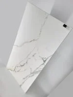 Płytki biały marmur 120x60 - Peronda Museum PRALINE GOLD NT/60X120/C/R. Płytka z szarymi i złotymi - karmelowymi żyłkami do łazienki na podłogę lub ścianę.