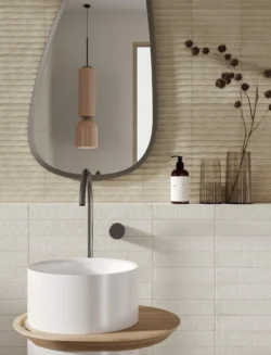 Płytki cegiełki jasnoszare efekt kamienia łazienka ściana Marca Corona Miniature Fornace Bianco Minerale 6x24 J408