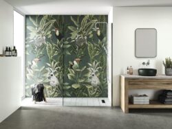 Płytki do łazienki białe - APE Silk oh la la white. Hiszpańskie kafelki ceramiczne w białym kolorze na ścianie w łazience.