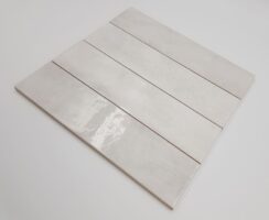 Płytki łazienkowe biało, srebrne - Peronda Harmony BARI SILVER 6x24,6 cm. Płytki cegiełki z przetarta powierzchnia w połysku na ścianę.