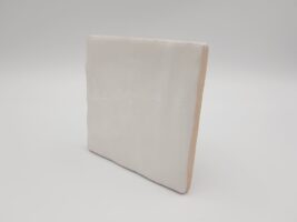 Płytki łazienkowe kwadratowe - Peronda Harmony Riad white 10x10 cm. Małe kafelki ceramiczne z błyszczącą , białą, lekko nierówną powierzchnią.