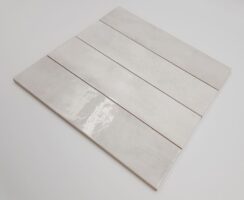 Płytki łazienkowe szare - Harmony BARI SILVER 6x24,6 cm. Płytki cegiełki z przetarta powierzchnia w połysku na ścianę.