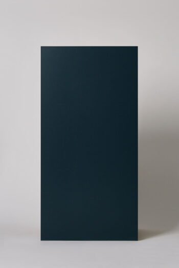 Płytki ścienne do łazienki - MARCA CORONA 4D deep blue. Płytki ceramiczne, łazienkowe, ciemnoniebieski w rozmiarze 40x80 cm do stosowania na ścianie.