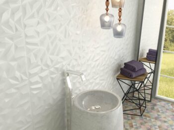 Płytki strukturalne łazienka - Ape Silk Ole White Rect 40x120 cm. Biała płytka 3d na ścianę do łazienki.