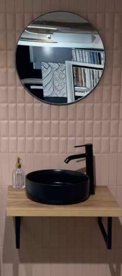 Różowe płytki łazienkowe 5x20 Estudio Glenbrook Redend Point Flat