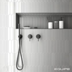 Szare płytki połysk - Equipe Arrow quicksilver 5x25 cm. Ścienne kafelki ceramiczne typu heksagon do łazienki.