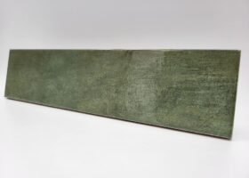 Zielone płytki do łazienki - Harmony BARI GREEN 6×24,6 cm. Płytki łazienkowe z błyszczącą, przetarta i lekko wklęsłą powierzchnią.