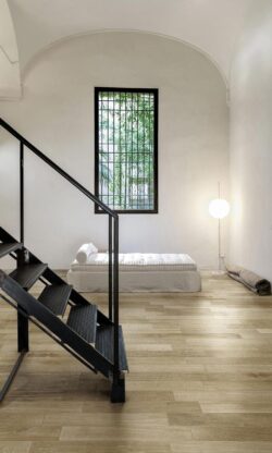 Kafle imitujące drewno, podłoga - Marazzi Treverkfusion Neutral 10x70 cm. Podłużne płytki podłogowe z dużym cieniowaniem.